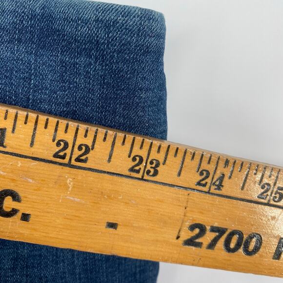 Lee Jeans Women’s 28W Long Elastic Waist Slim Leg Slightly Distressed - Picture 4 of 10